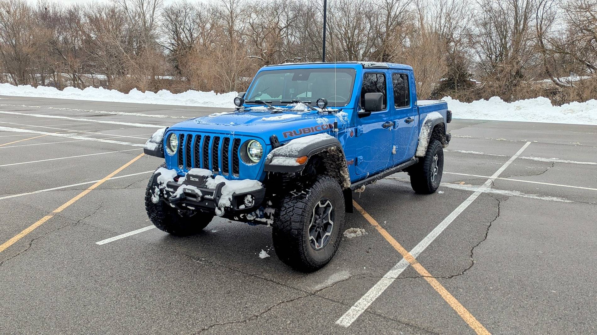 Jeep Gladiator Winter Storm Jan 6-7 2025  Post Pics Here! PXL_20250106_202808882.MP~2