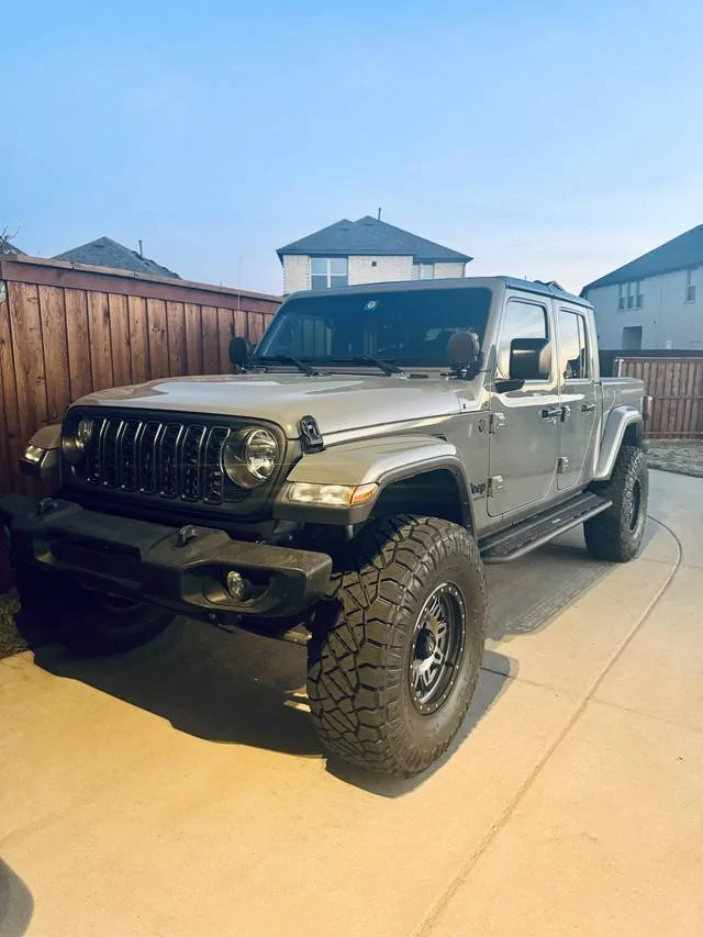 Jeep Gladiator Added spacers to Mopar Lift IMG-2263
