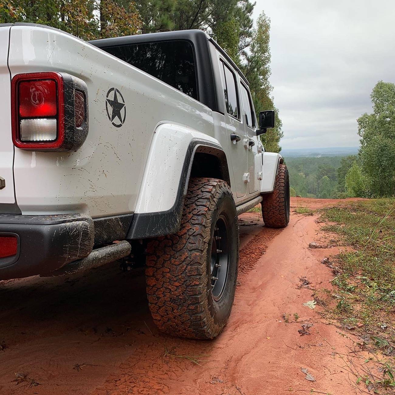 Jeep Gladiator Photos of poke from -6mm offset wheels needed please 643D749E-A9DC-4E2A-A83B-E7EC71C1CA76