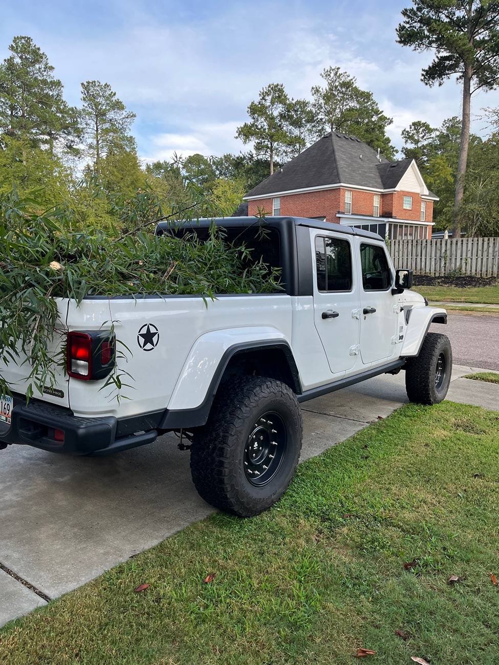 Jeep Gladiator Photos of poke from -6mm offset wheels needed please IMG_4458