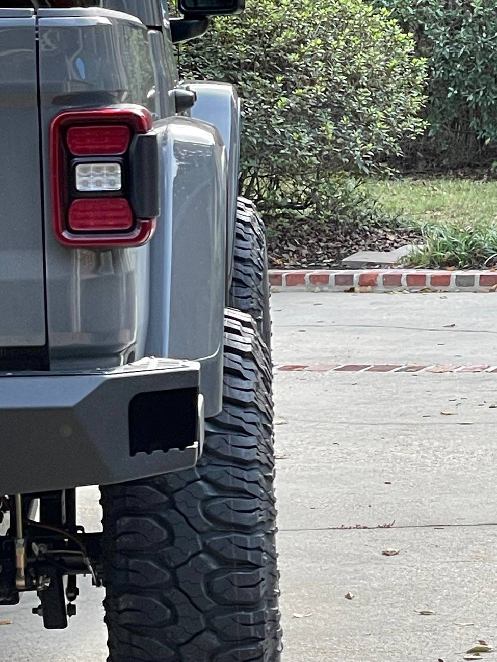Jeep Gladiator Photos of poke from -6mm offset wheels needed please IMG_6617
