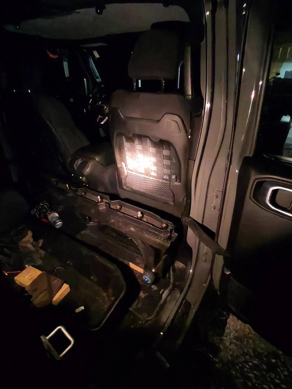 Jeep Gladiator Rear Seat Delete "Decked" system 81_photo_806_0_none_none_display_full_media