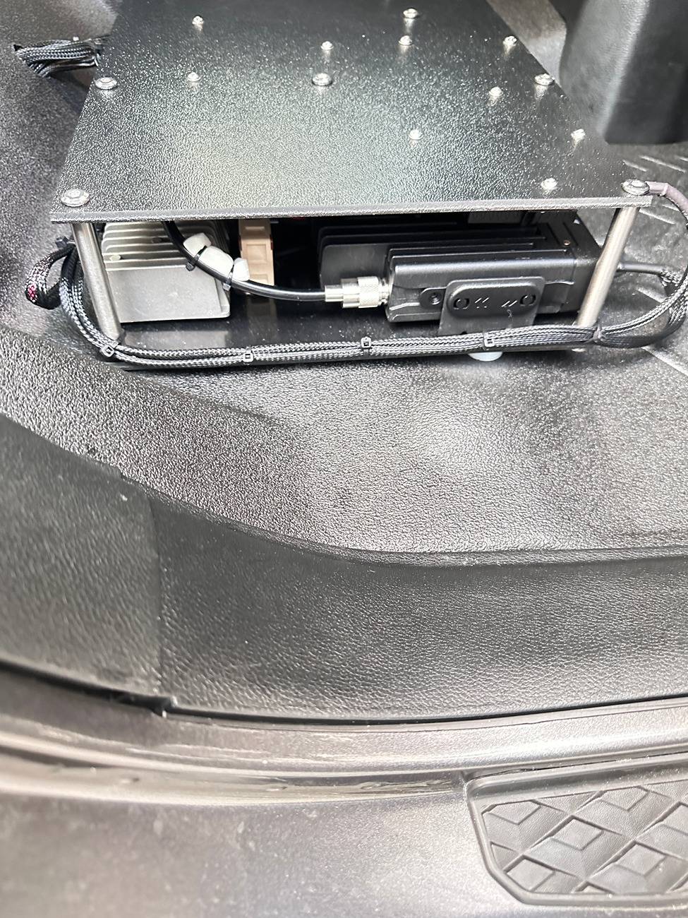 Jeep Gladiator Gladiator Semi-Stealth Fully Active 4-Way Stereo Install IMG_2902