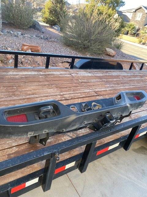 Jeep Gladiator Free rear tow bumper and spare tire rear bumper