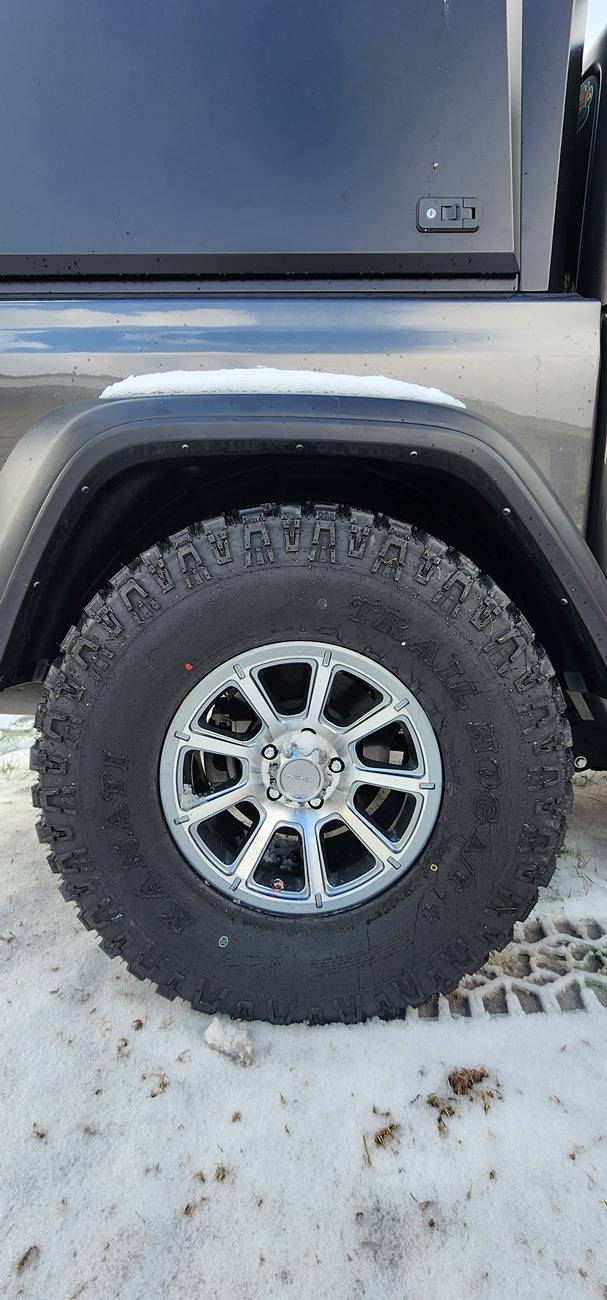Jeep Gladiator 37s no lift 20250111_123840
