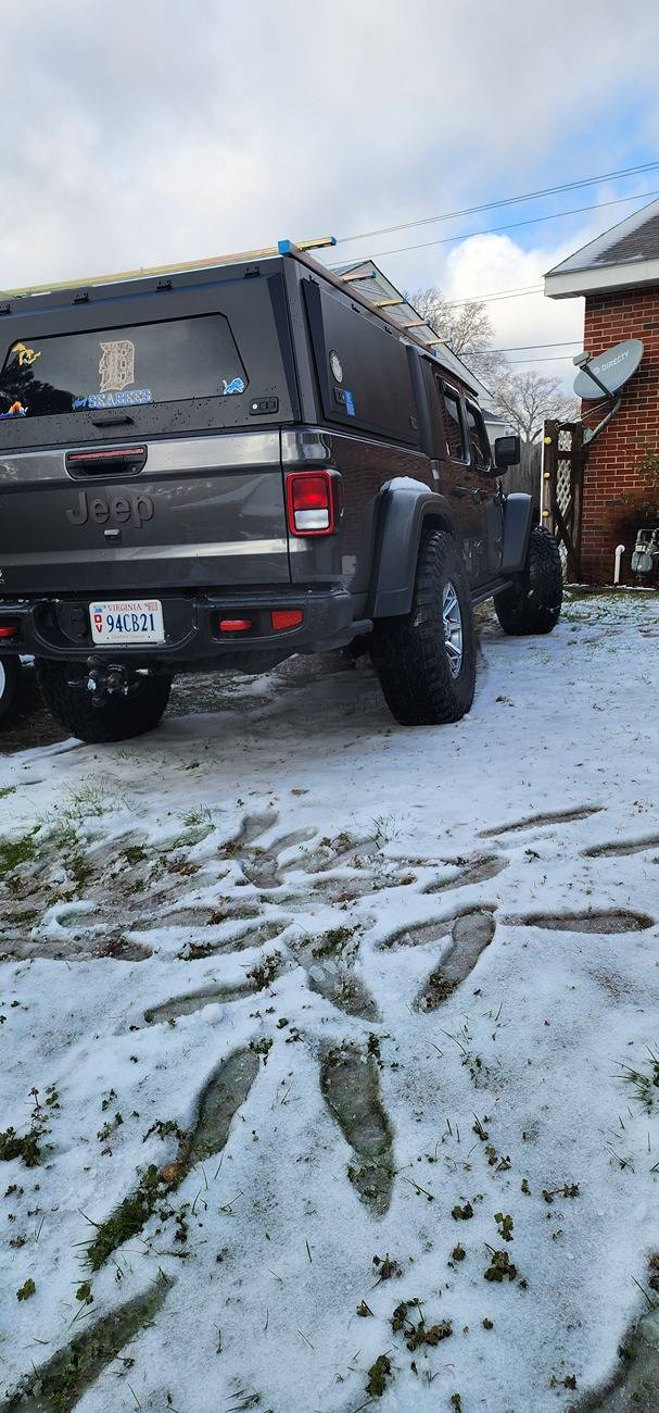 Jeep Gladiator 37s no lift 20250111_123826