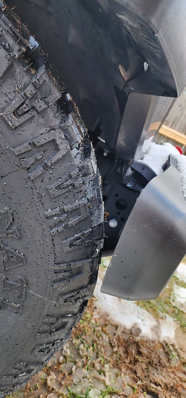 Jeep Gladiator 37s no lift 20250111_123635