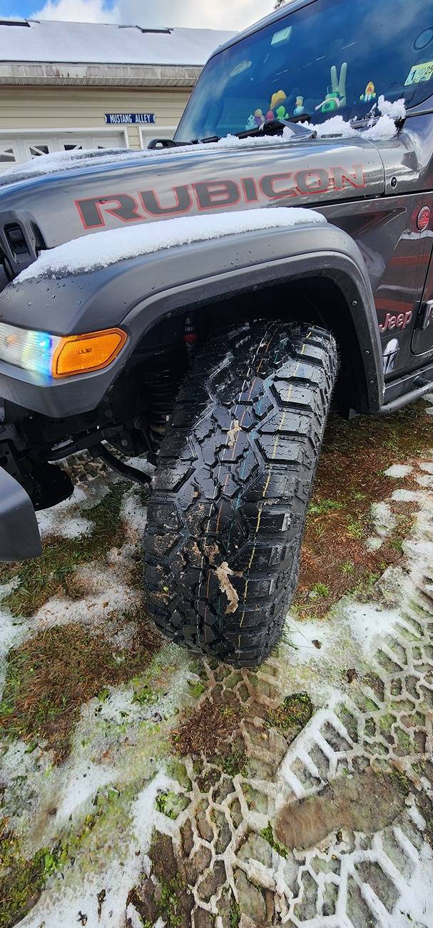 Jeep Gladiator 37s no lift 20250111_123608