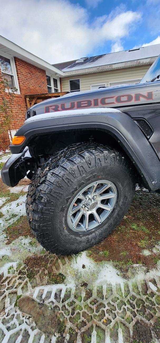 Jeep Gladiator 37s no lift 20250111_123602