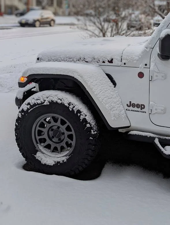 Jeep Gladiator Method 703 wheels: Any pics of your stance or tire poke with these? PXL_20250111_125158391~2