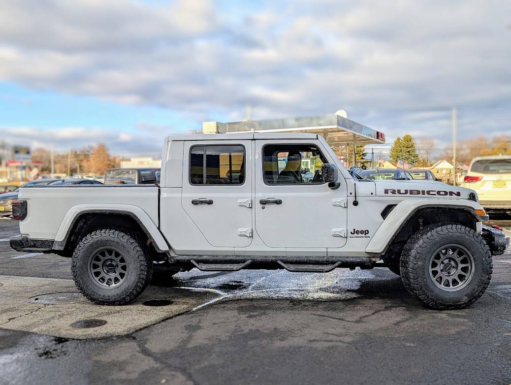 Jeep Gladiator Method 703 wheels: Any pics of your stance or tire poke with these? PXL_20250111_202157245~2