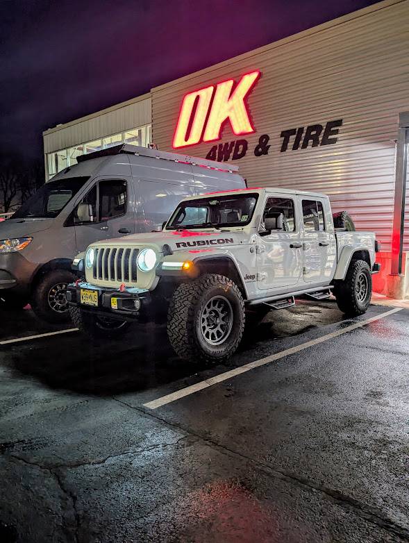 Jeep Gladiator Method 703 wheels: Any pics of your stance or tire poke with these? PXL_20250110_223218529.LONG_EXPOSURE-01.COVER~2