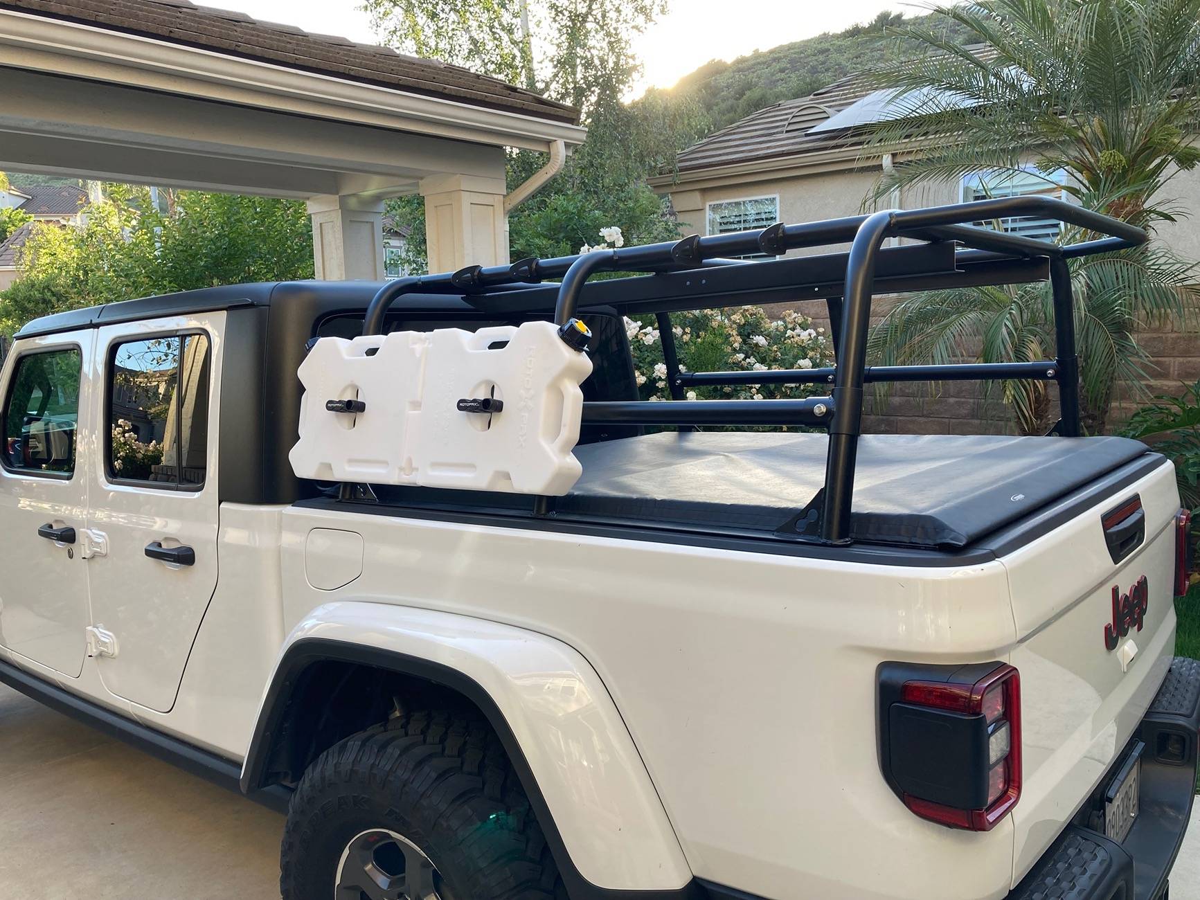 Jeep Gladiator *SOLD* Bed rack and tonneau cover IMG_1840