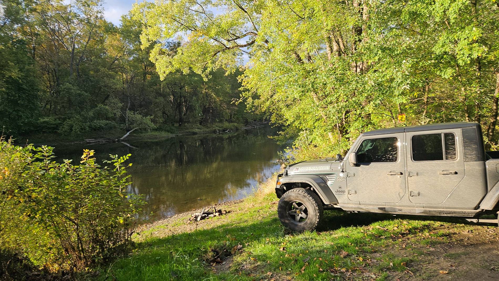 Jeep Gladiator Anyone have Rough Country Heavy Duty Rock Sliders? 20241009_173739