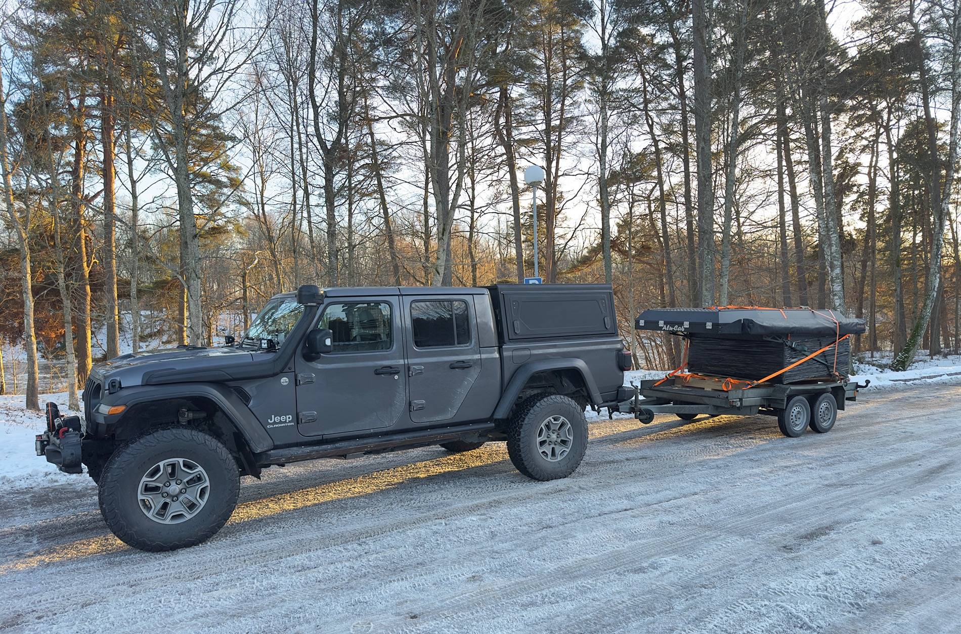 Jeep Gladiator Alu-Cab Canopy Camper Roll Call IMG_4960