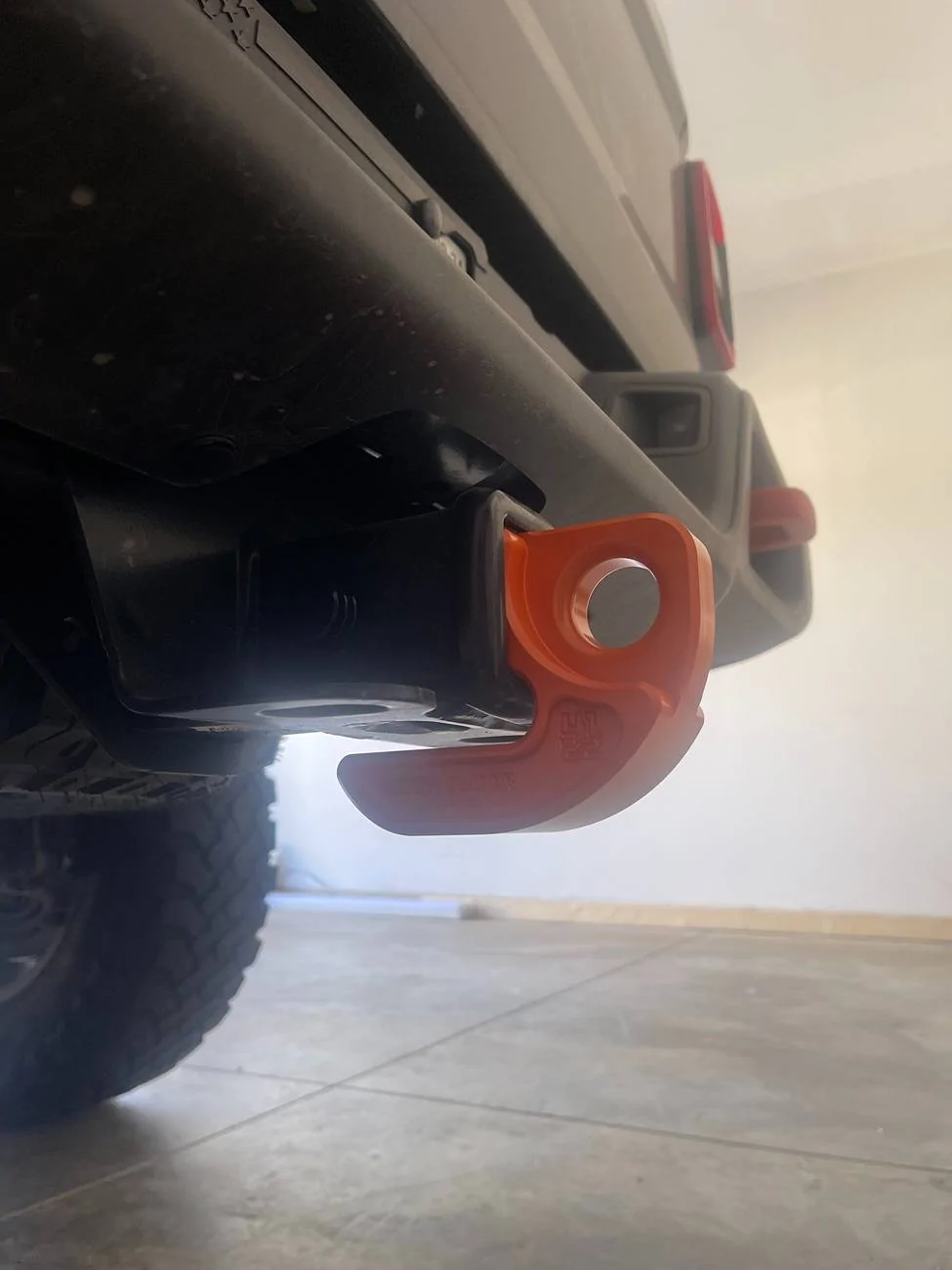 Jeep Gladiator Mojave orange mods j_hitchslider