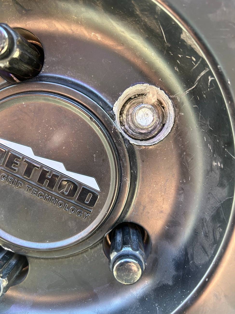 Jeep Gladiator Help & Advice Needed - Spline Lug Nut Broken & Rounded Off IMG_1899