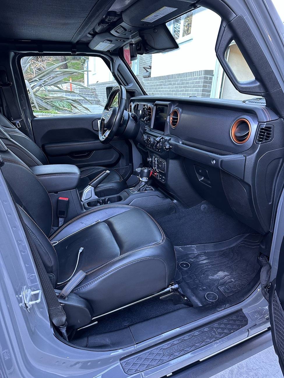 Jeep Gladiator 2020 Jeep Gladiator Mojave, loaded, 18k miles 3 - JuIQUyS