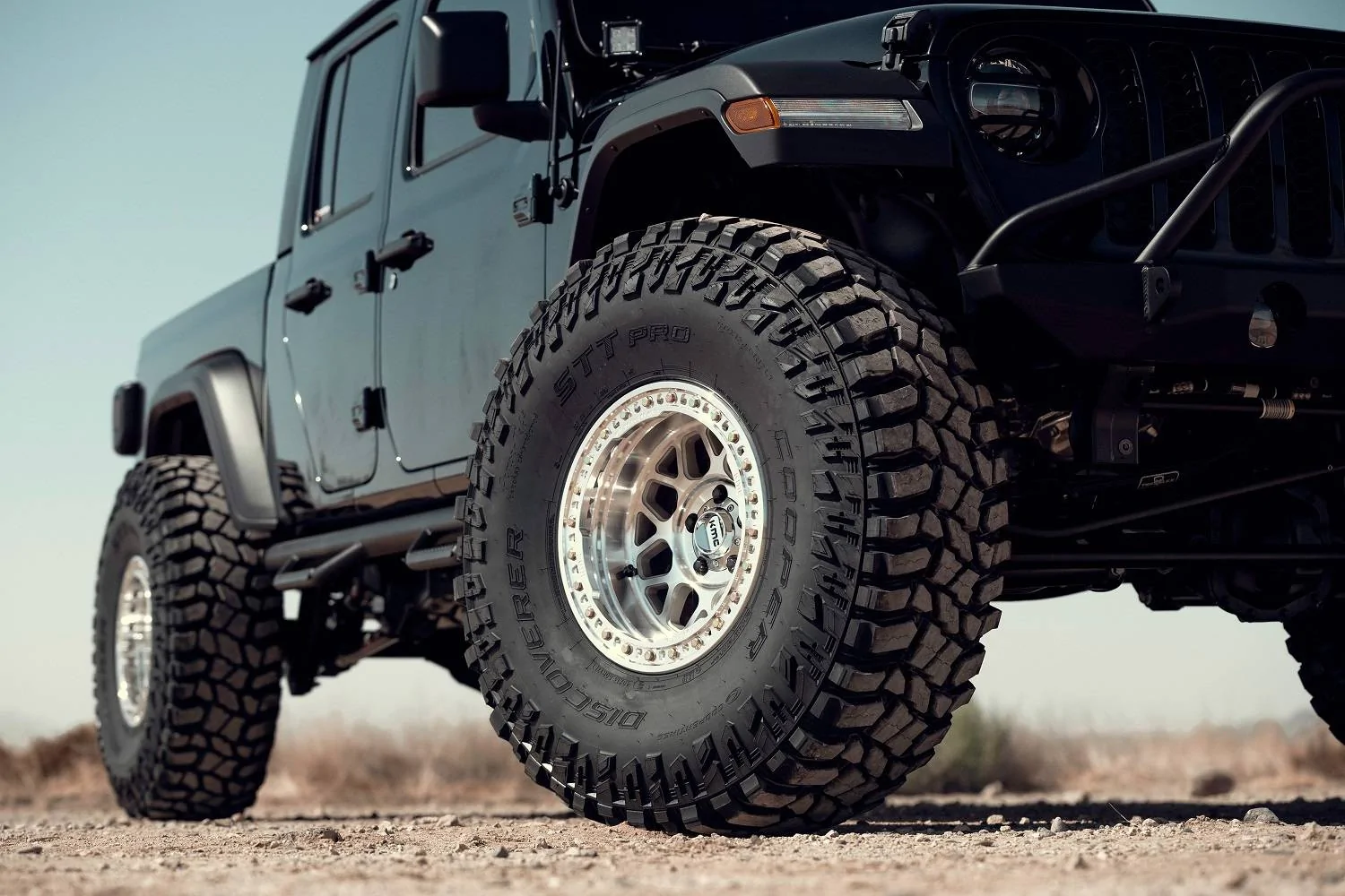 Jeep Gladiator So you don't want black wheels? Check out these combos for your JT! kmc-km235-grenade-machined