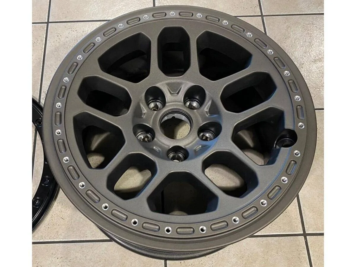 Jeep Gladiator OEM Rubicon Wheel 17" x 7.5” vs OEM Rubicon Extreme Recon XR Beadlock 17" x 8" Wheel 1737814351734-ag