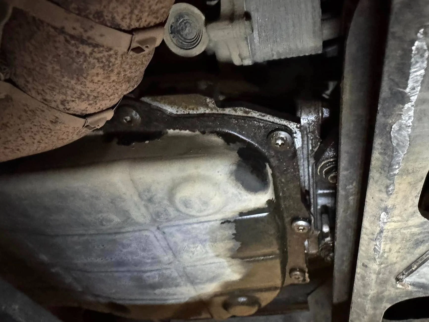 Jeep Gladiator Engine oil leak - front of motor trans pan