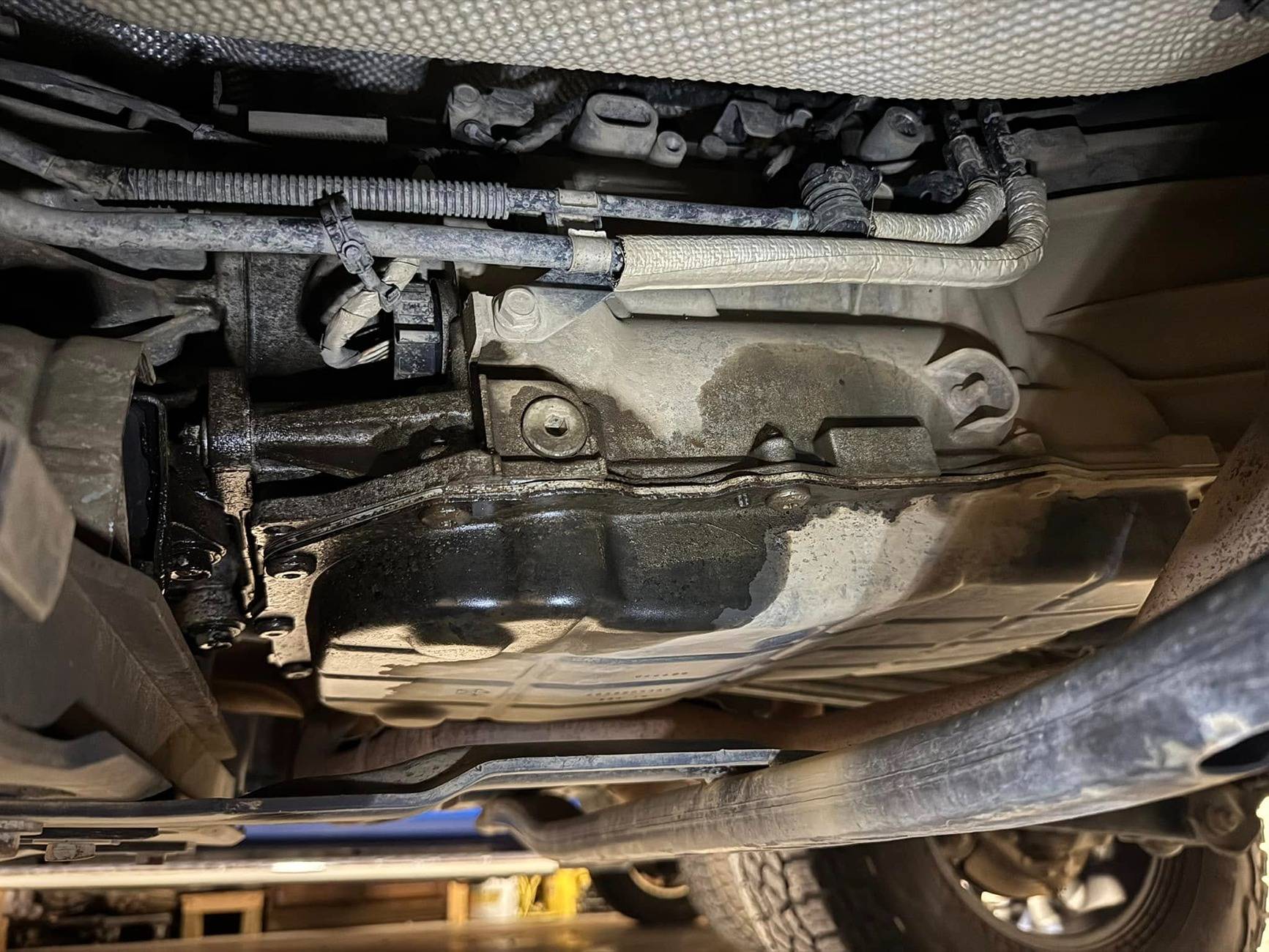 Jeep Gladiator Engine oil leak - front of motor trans pan1