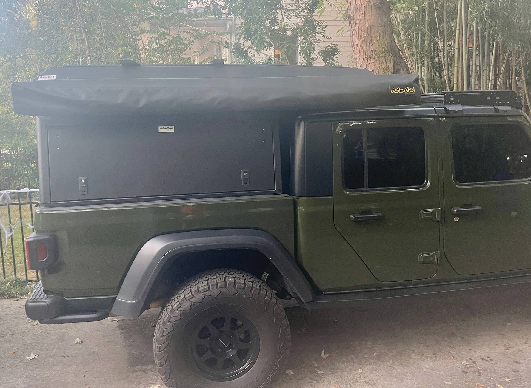 Jeep Gladiator Short Roof Half Rack $525 (Retail $800) IMG_5104