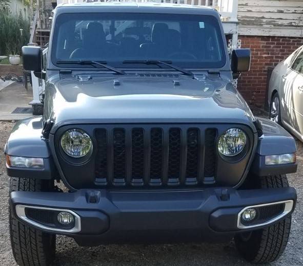 Jeep Gladiator Shocked and Confused. Delivery Date 5-20-2022  3 (2)