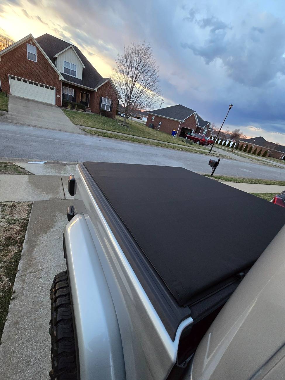 Jeep Gladiator Bed Rails Needed for Soft Roll-up Tonneau? 20240225_174007