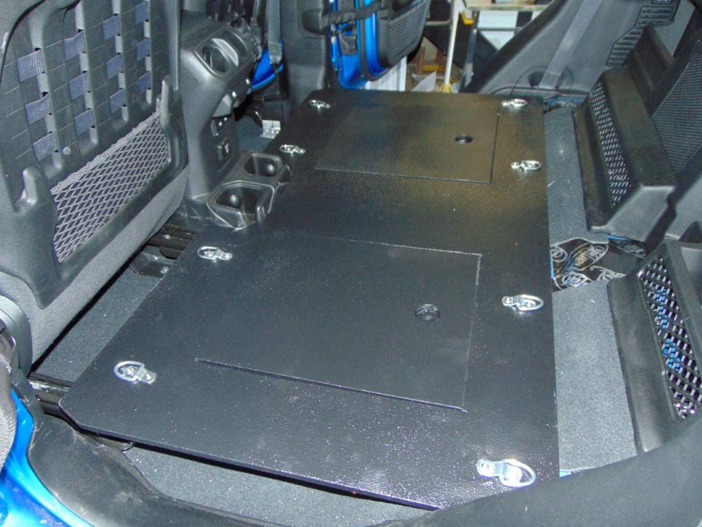 Jeep Gladiator Who's running a fridge in the back seat? DSC01387 (Medium).JPG