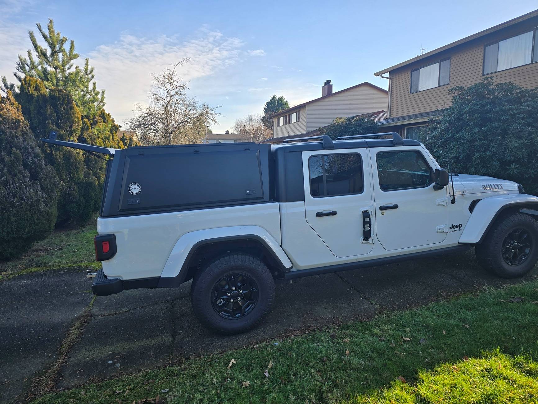 Jeep Gladiator WTB - Gladiator Topper in OTR (or similar) Finish 20241211_123922