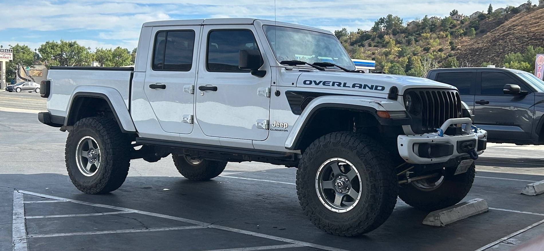 Jeep Gladiator Post your JT lifts! IMG_8214