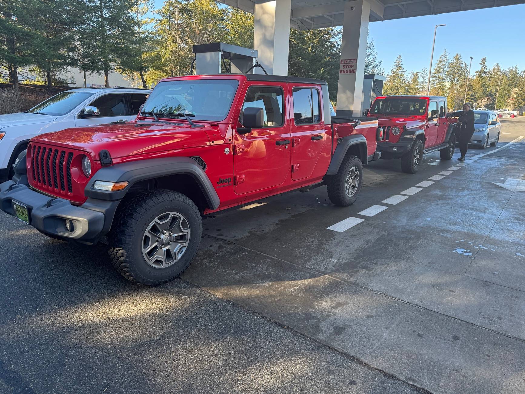 Jeep Gladiator Jeeps Parking Next To Jeeps IMG_0234