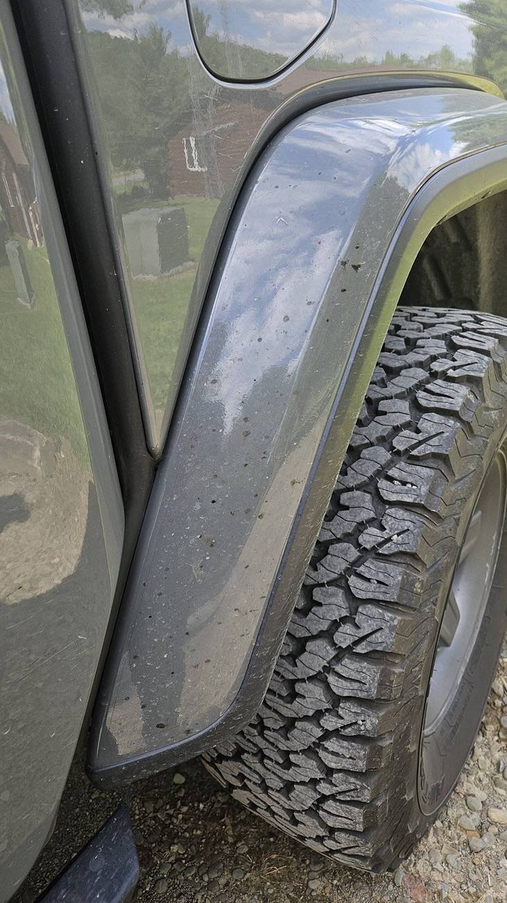 Jeep Gladiator I know this is covered somewhere... Fender differences? 1738508926747-n6