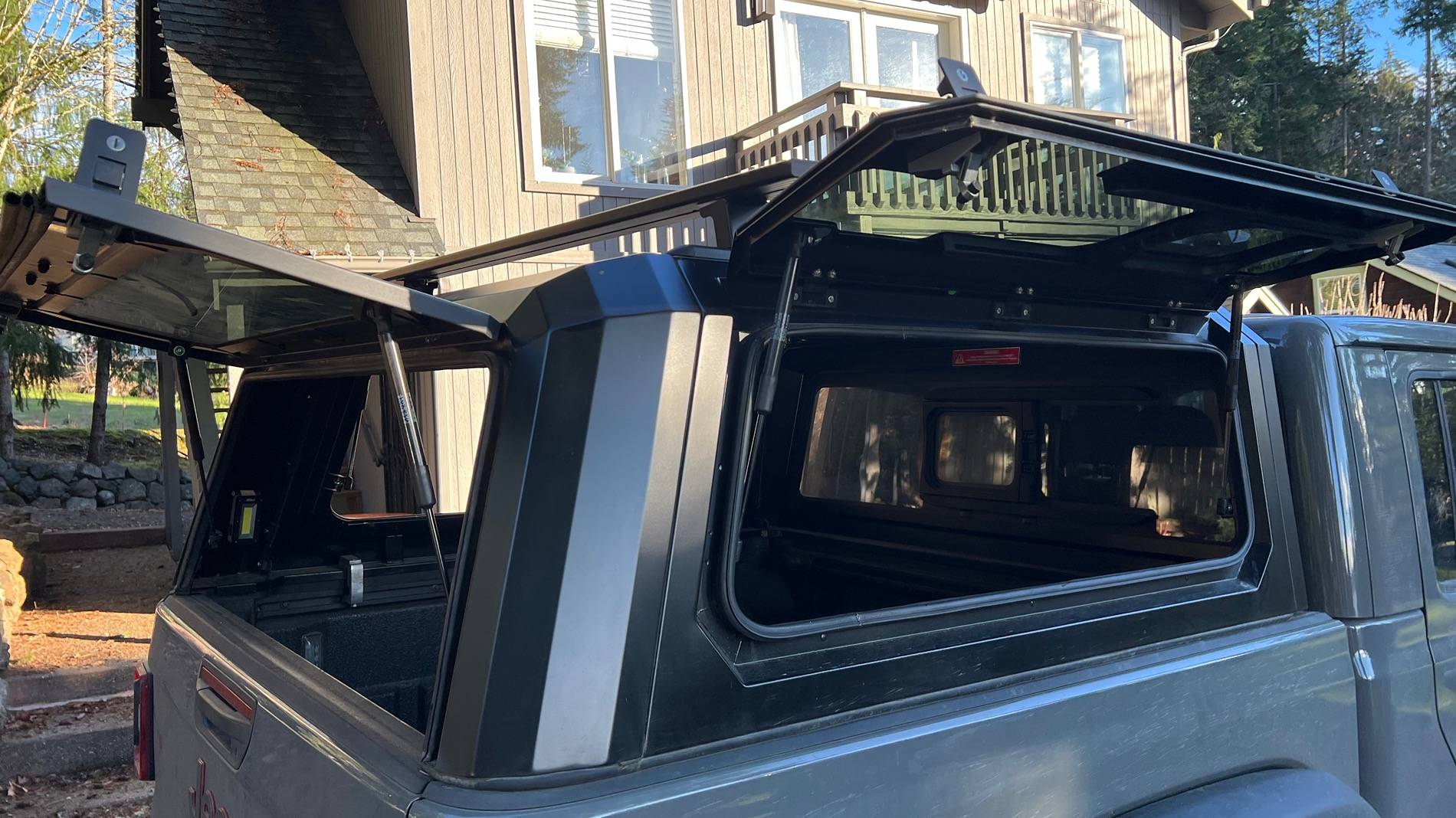 Jeep Gladiator SmartCap Evo Sport ~ $2500 - PENDING IMG_8991