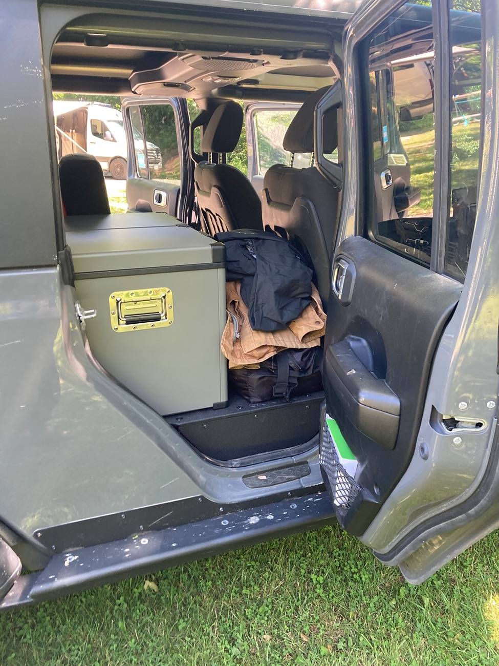 Jeep Gladiator Who's running a fridge in the back seat? IMG_1973