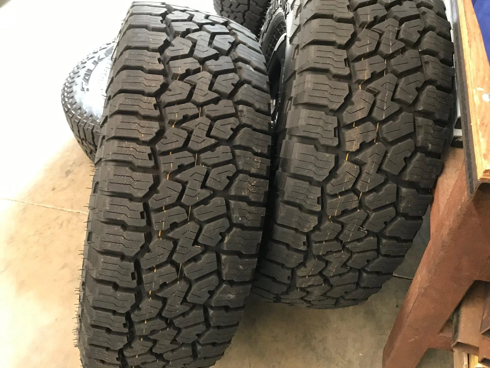 Jeep Gladiator Rubicon Tires and Wheels with TPMS IMG_3993