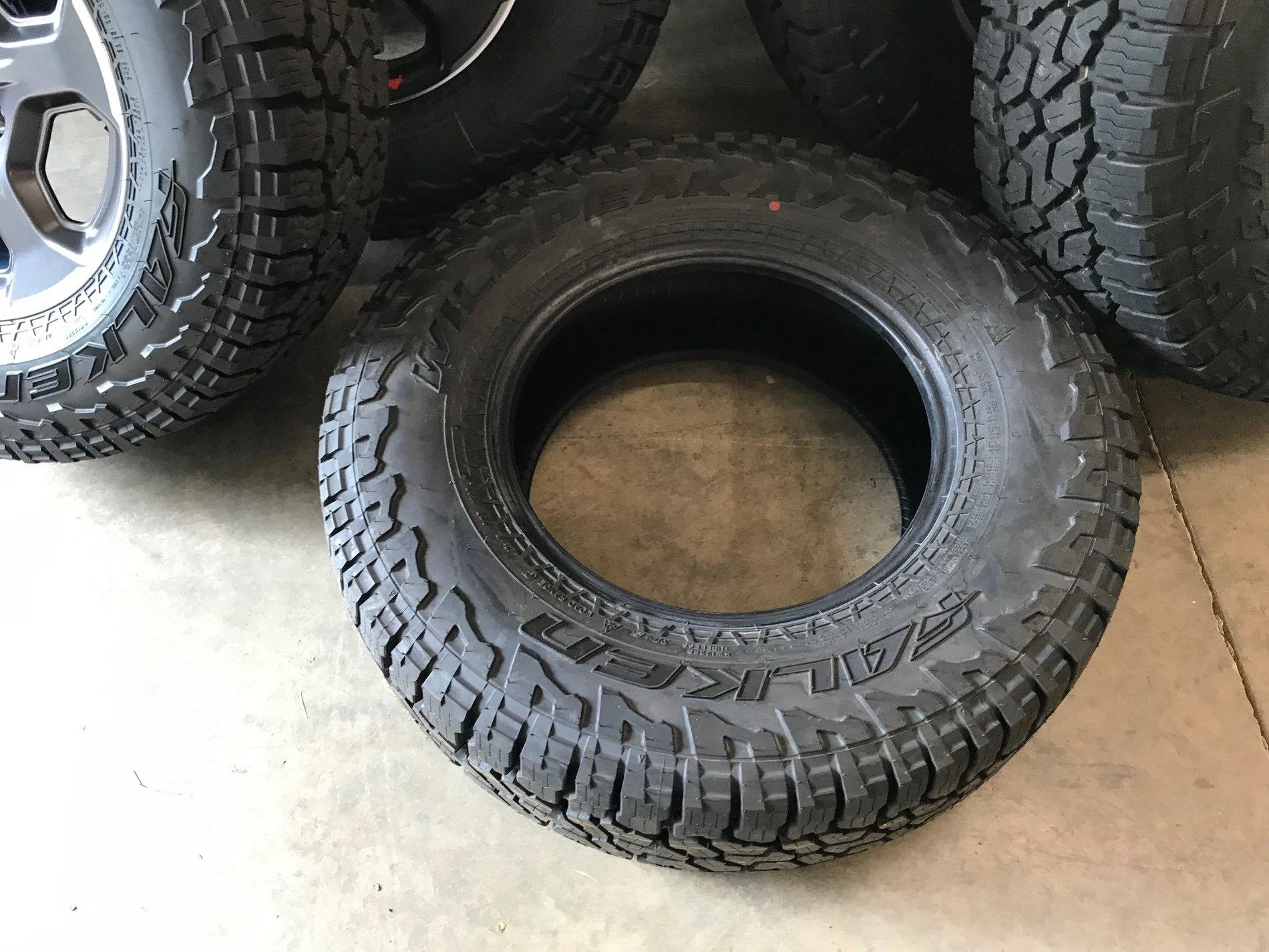 Jeep Gladiator Rubicon Tires and Wheels with TPMS IMG_3994