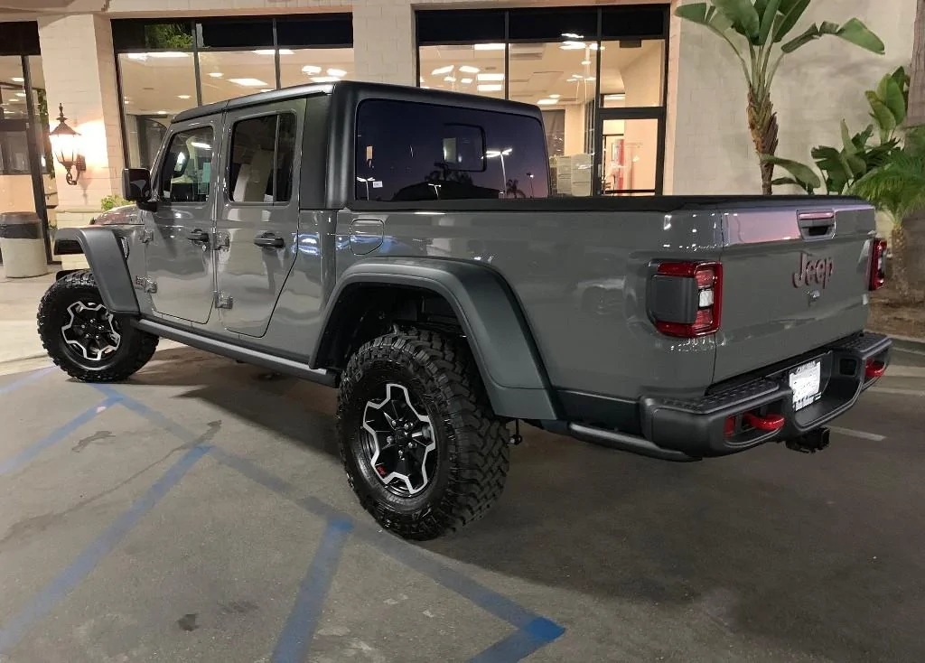 Jeep Gladiator Sting grey owners (future) check in hIdY3O