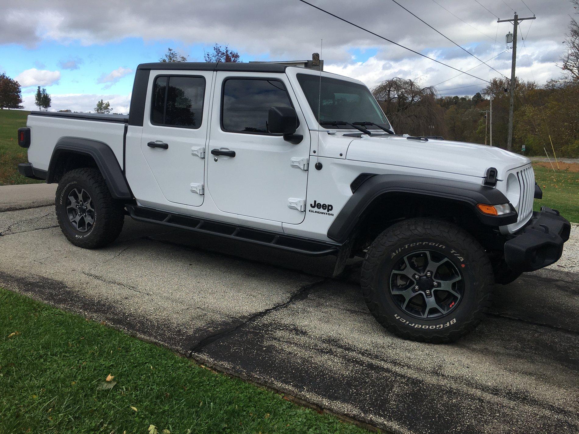 Jeep Gladiator bigger tires on unlifted Sport S 691E9BBF-7563-4641-9150-FEBB34266064