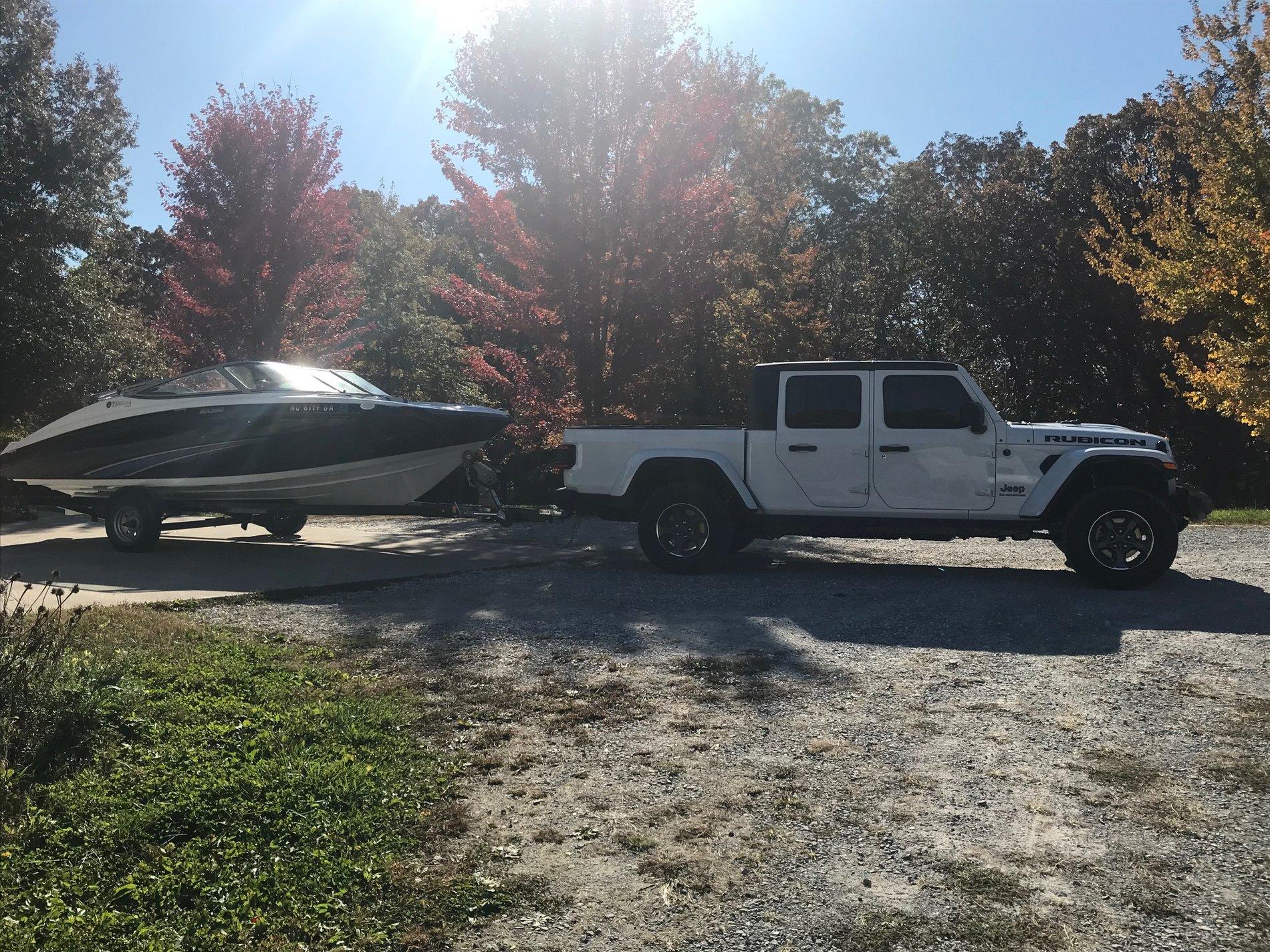 Jeep Gladiator BRIGHT WHITE Gladiator JT Club JTBoat