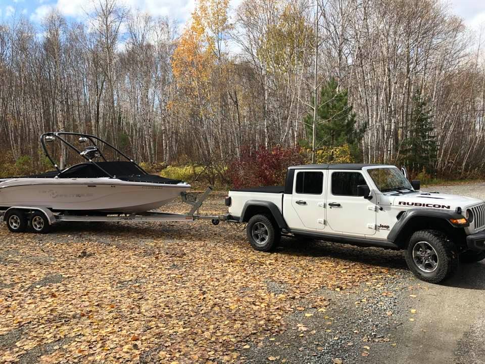 Jeep Gladiator BRIGHT WHITE Gladiator JT Club 74614827_10157365668660552_6580472965052235776_n