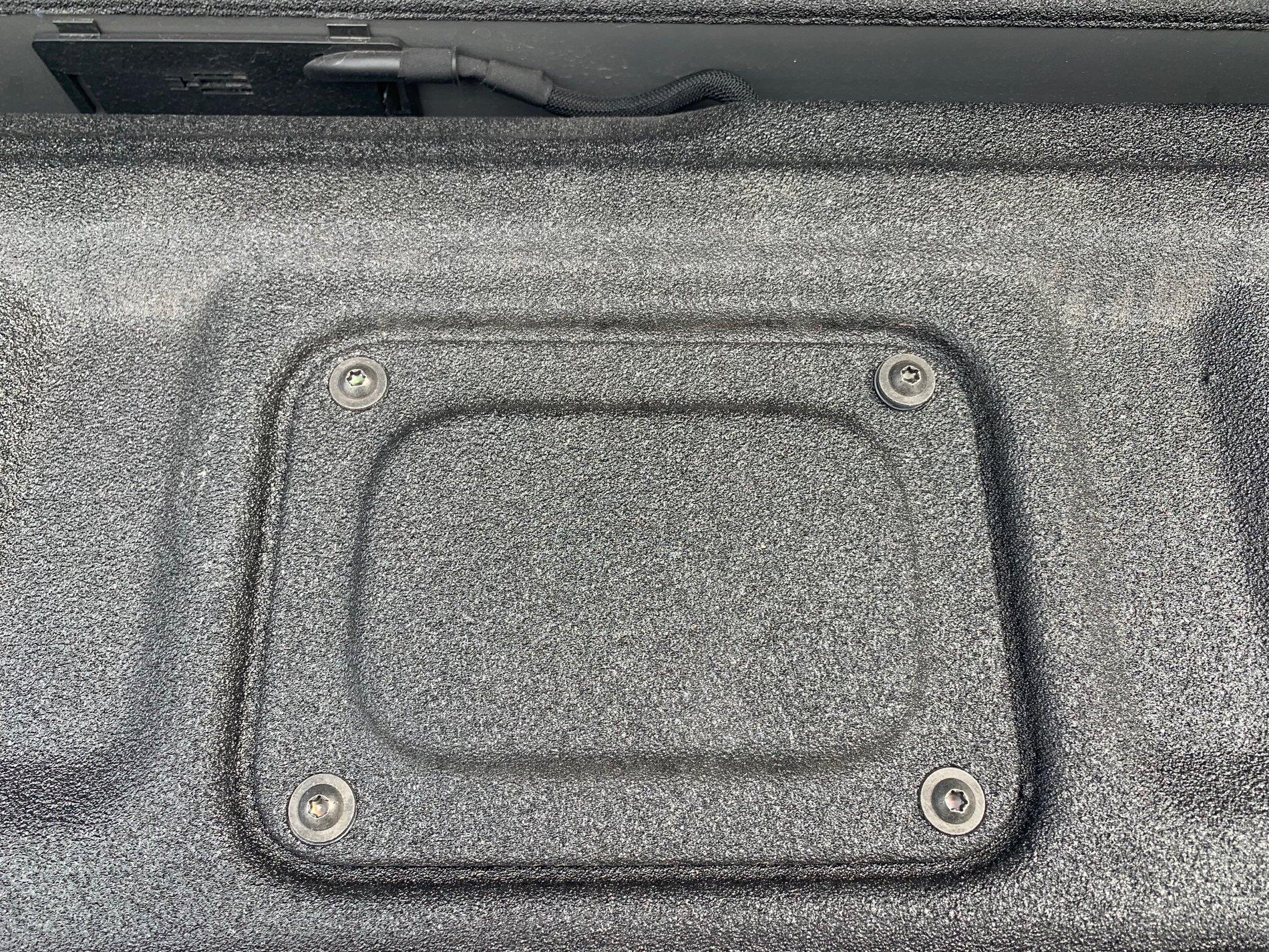 Jeep Gladiator Grommet/Gasket for tailgate center hole IMG_2653