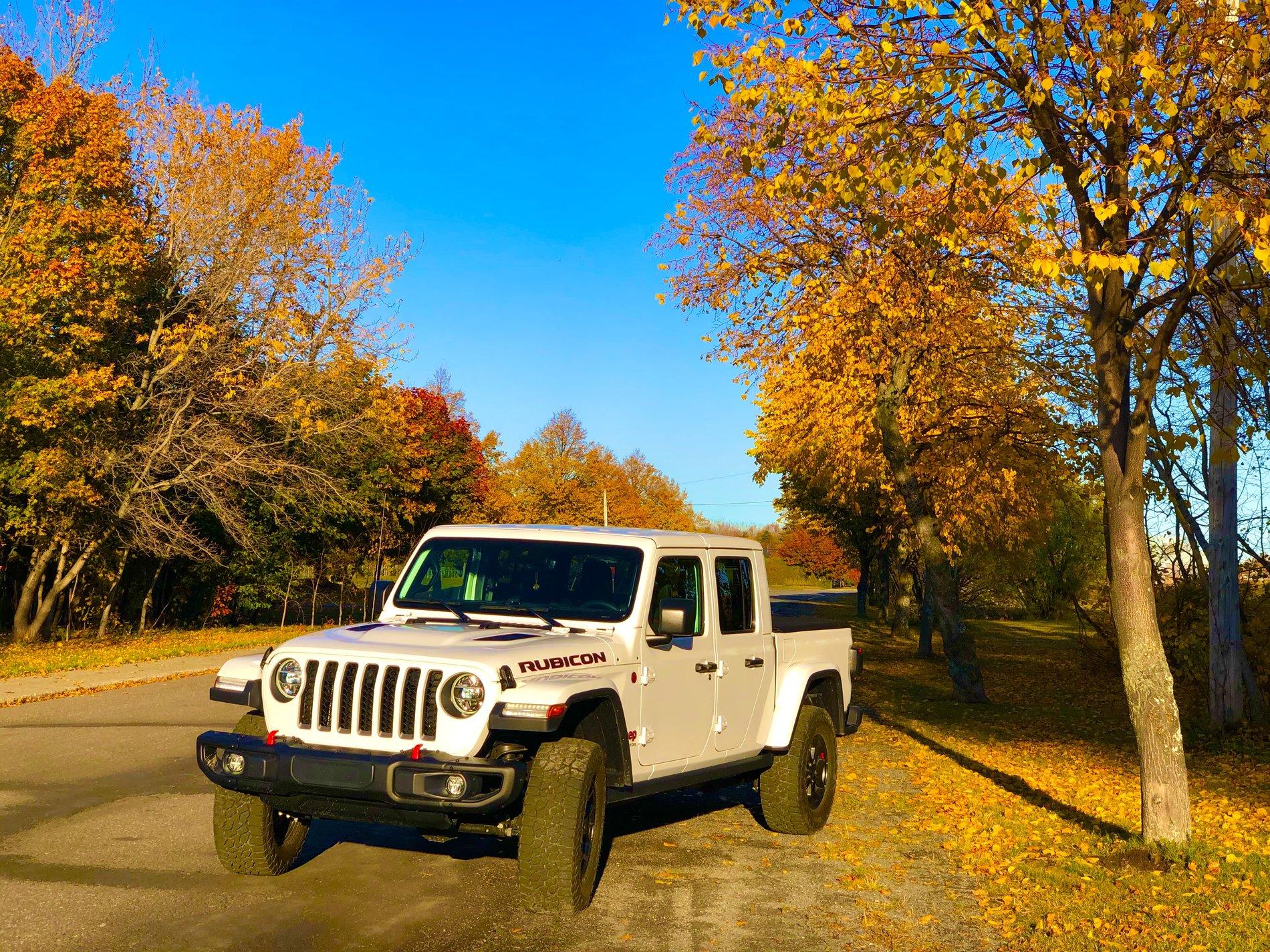 Jeep Gladiator BRIGHT WHITE Gladiator JT Club F141C2BA-6DD7-4114-B729-ED735CD4B366