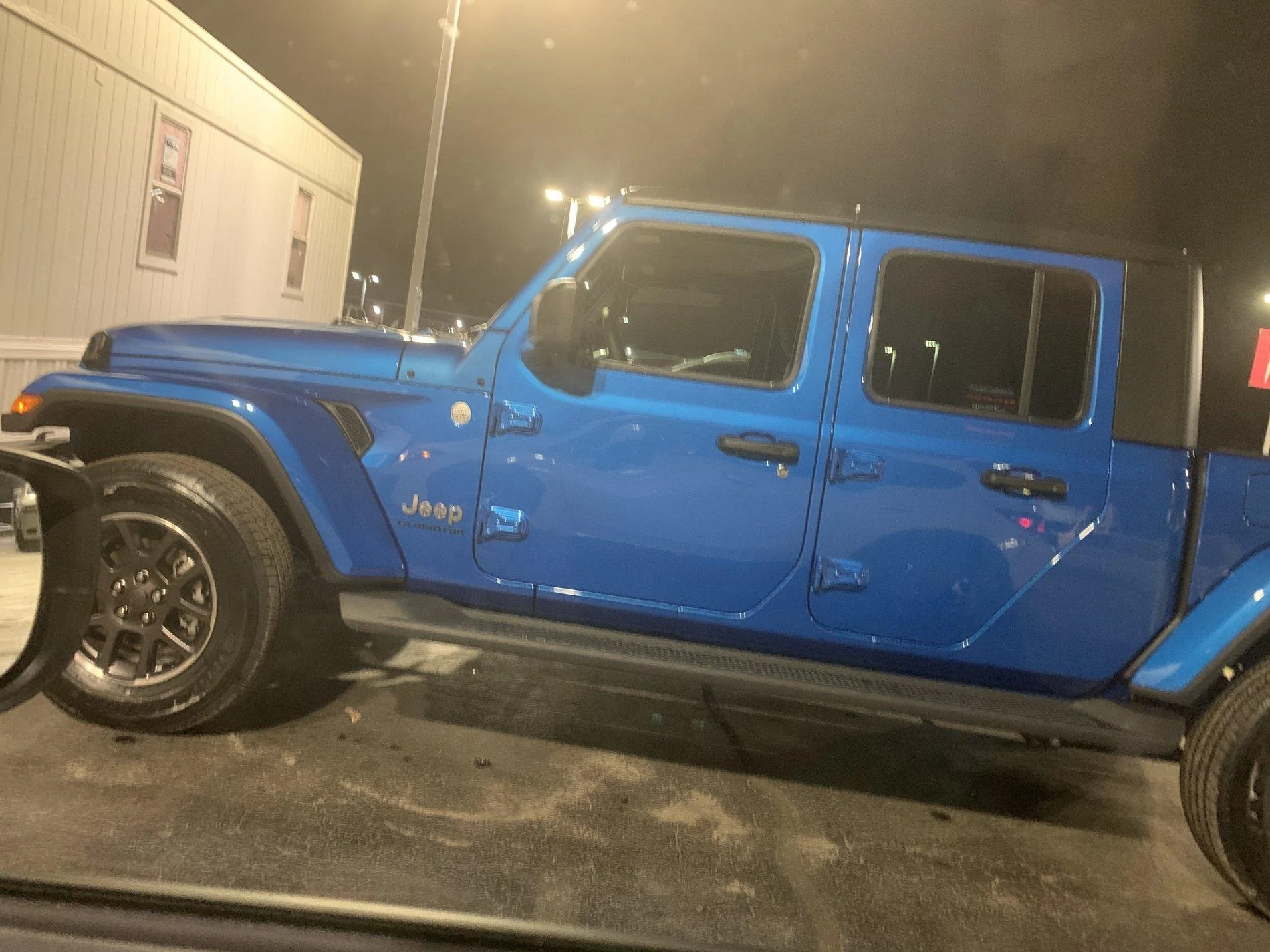 Jeep Gladiator HYDRO BLUE PEARL Gladiator JT Club A7C44966-200F-439F-AEBA-EDF9589B7103