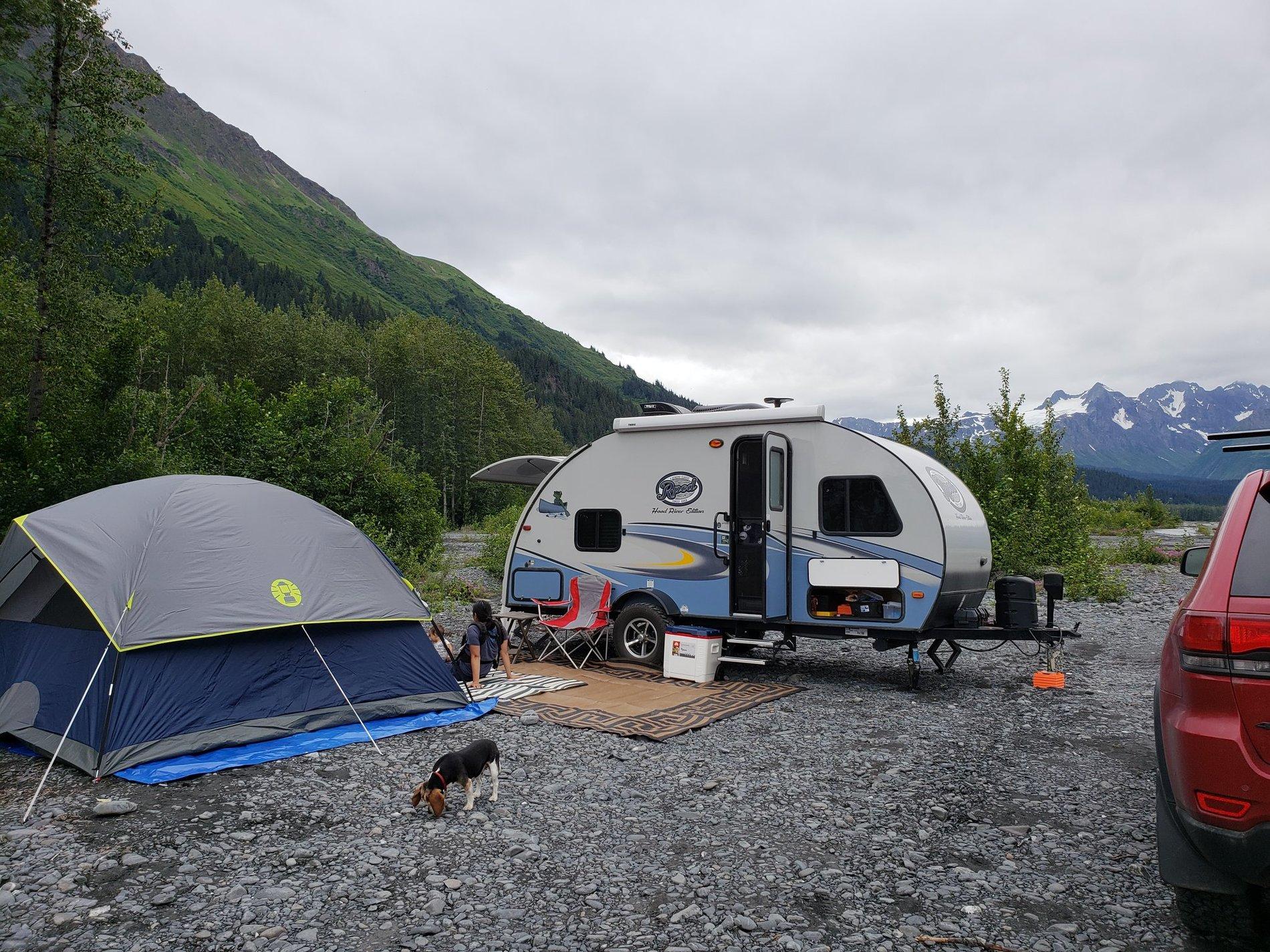 Jeep Gladiator Alaska Exit Glacier bank