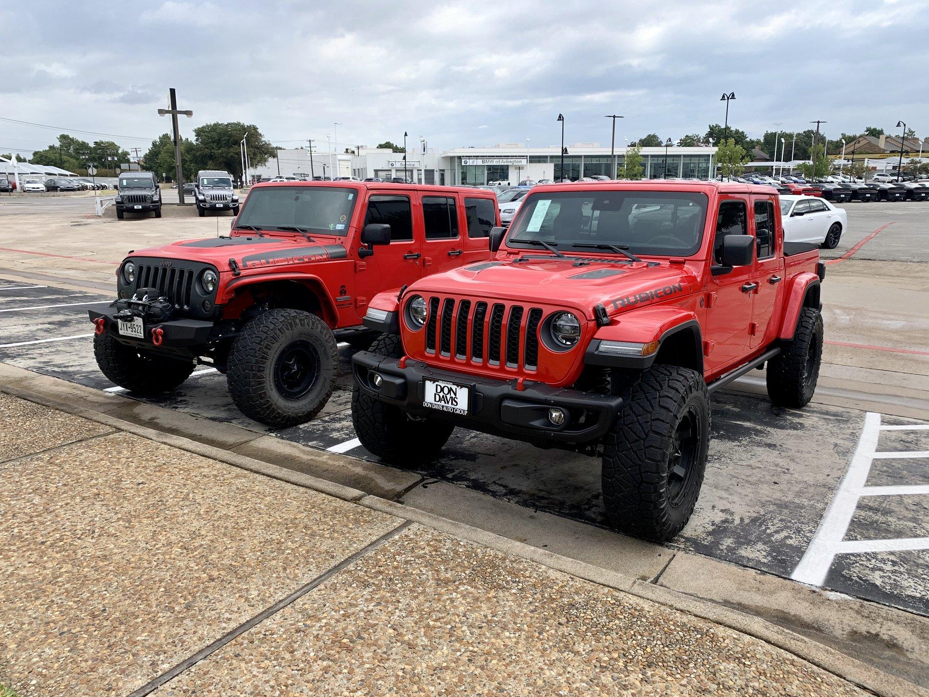 Jeep Gladiator FIRECRACKER RED Gladiator JT Club 80E61A59-290D-4017-9A94-D50D2B2E3AFE