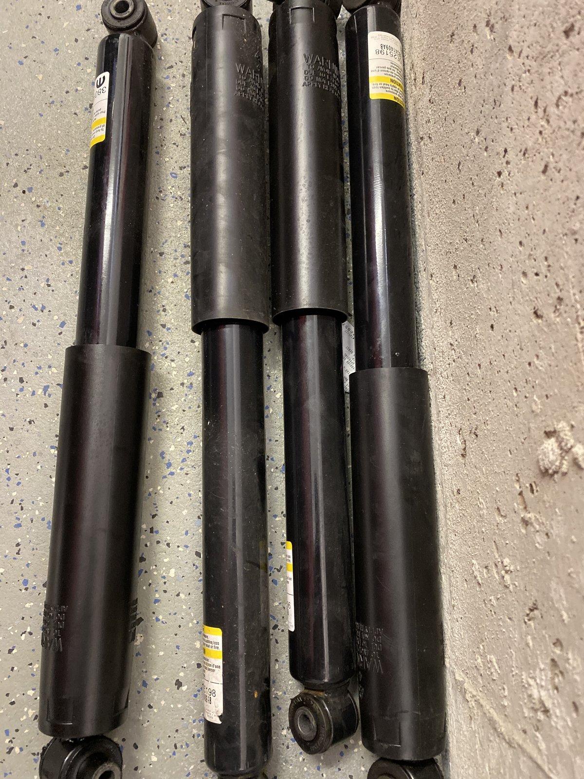 Jeep Gladiator OEM Sport S shocks 300 miles $75 65069592-5EAB-4F0B-B07F-79BEFB60AFCF