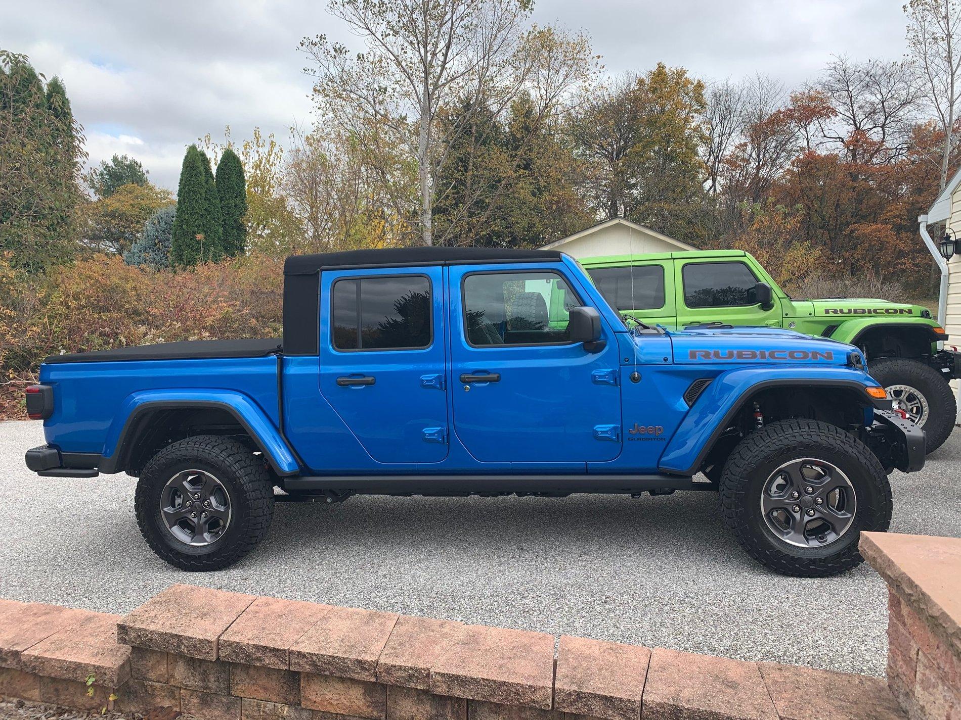 Jeep Gladiator Request: Gladiators with soft tops 6293ACC8-BDBF-4070-B375-5B5CC2DB0CCC