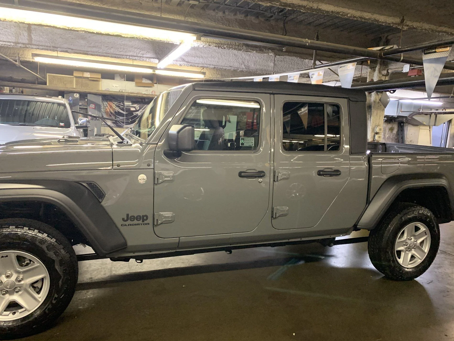 Jeep Gladiator STING GRAY Gladiator JT Club 26326A58-C9A8-444D-8807-FDBCB1D1F67C